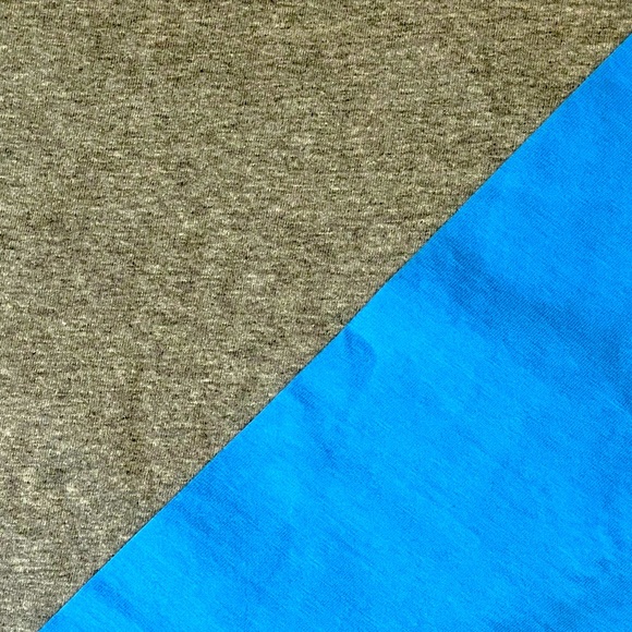 😎👕NWT Levi’s Two tone Blue & Gray Long Sleeve T-Shirt Size US Medium 👕😎 - Picture 3 of 11